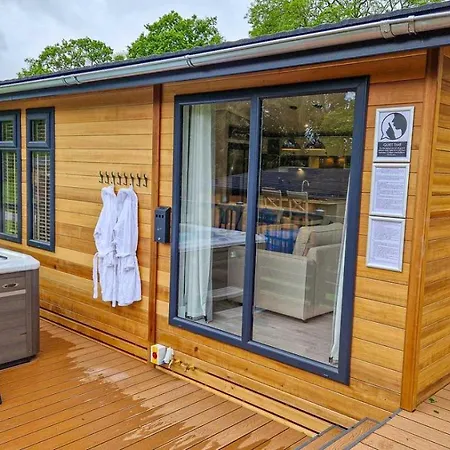 Lodge 4 Bed In Oc-w32820 Pickering