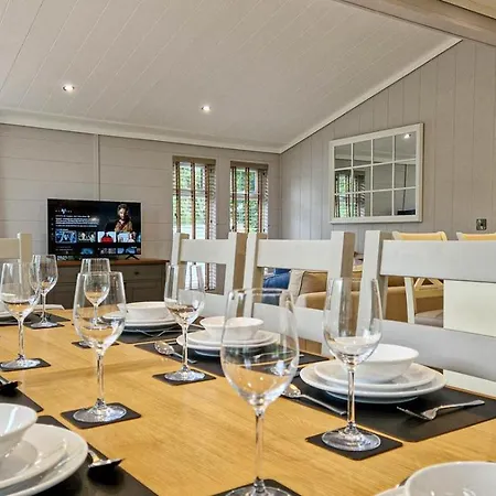 4 Bed In Oc-w32820 Lodge Pickering