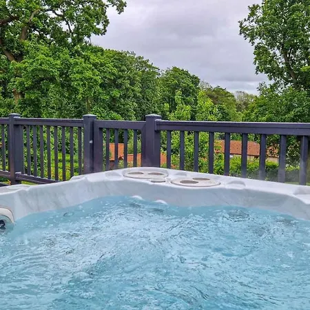 Lodge 4 Bed In Oc-w32820 Pickering